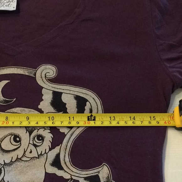 Black Market Art V-Neck Tee with Owl design - Picture 5 of 7